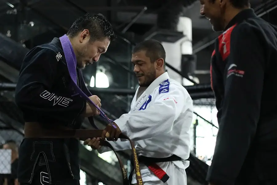 tying bjj belt, tie a jiu jitsu